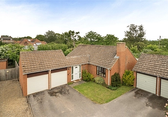 3 bedroom bungalow for sale - Orchard Close, Shillingford, Wallingford, OX10 - Property View 1