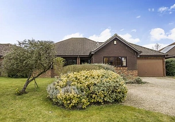 4 bedroom bungalow for sale - William Burt Close, Weston Turville, Aylesbury, HP22 - Property View 1