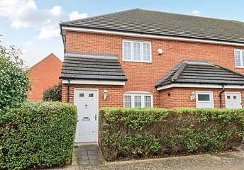 2 bedroom maisonette for sale - Hancock Close, Aylesbury, HP21 - Property View 1