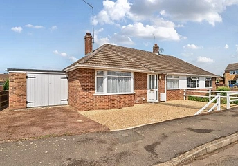 2 bedroom bungalow for sale - Lenton Road, Banbury, OX16 - Property View 1