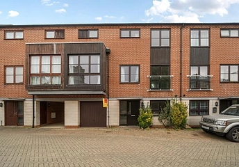 3 bedroom house for sale - Watertower Way, Basingstoke, Hampshire, RG24 - Property View 1