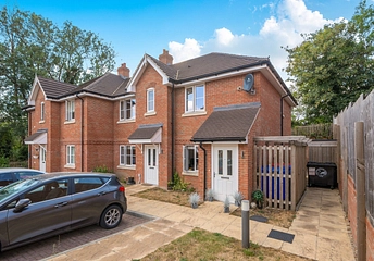2 bedroom apartment for sale - Fearney Field Close, Chesham, HP5 - Property View 1