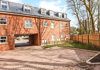 2 bedroom apartment for sale - Red Lion Street, Chesham, HP5 - Property View 1