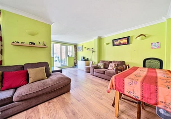 3 bedroom apartment for sale - The Broadway, Chesham, HP5 - Property View 1