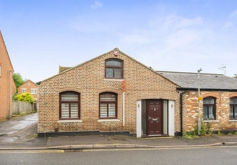 2 bedroom bungalow for sale - Cameron Road, Chesham, HP5 - Property View 1