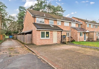 3 bedroom house for sale - Cheviot Close, Camberley, GU15 - Property View 1