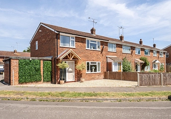 3 bedroom house for sale - Beaulieu Gardens, Blackwater, Camberley, GU17 - Property View 1