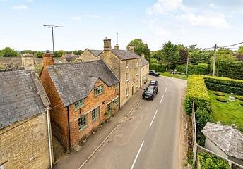 3 bedroom cottage for sale - Main Street, Bledington, Chipping Norton, OX7 - Property View 1