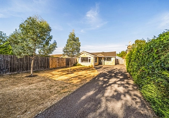 3 bedroom bungalow for sale - Black Bourton Road, Carterton, OX18 - Property View 1