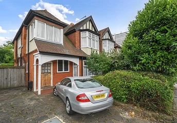 4 bedroom house for sale - Lyndhurst Avenue, London, NW7 - Property View 1