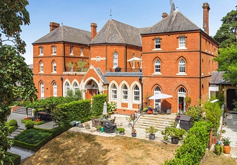 2 bedroom apartment for sale - The Ridgeway, London, NW7 - Property View 1