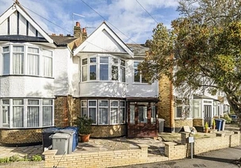 3 bedroom apartment to rent - Hutton Grove, London, N12 - Property View 1