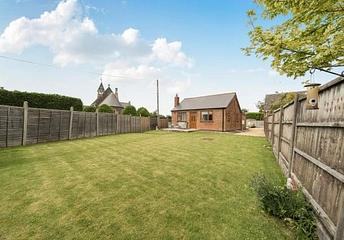 2 bedroom bungalow for sale - Church Bungalow, Fromes Hill, Ledbury, HR8 - Property View 1