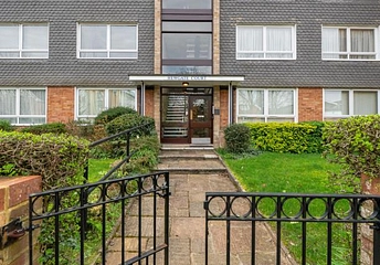 2 bedroom apartment for sale - Hewgate Court, Henley-On-Thames, RG9 - Property View 1