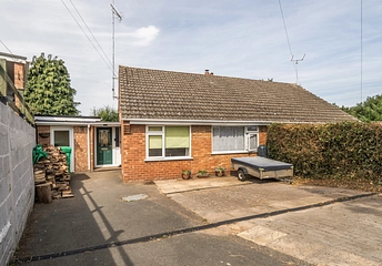 3 bedroom bungalow for sale - The Meadows, Leominster, Herefordshire, HR6 - Property View 1