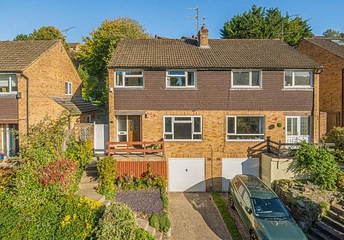 3 bedroom house for sale - Carisbrooke Avenue, High Wycombe, HP12 - Property View 1