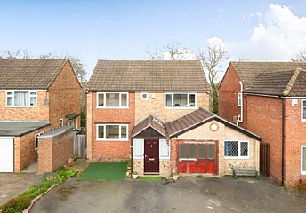 4 bedroom house for sale - Kingsley Crescent, High Wycombe, HP11 - Property View 1