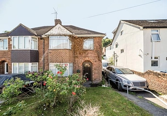 3 bedroom house for sale - Chairborough Road, High Wycombe, HP12 - Property View 1
