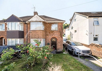 3 bedroom house for sale - Chairborough Road, High Wycombe, HP12 - Property View 1