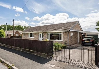 3 bedroom bungalow for sale - Lacy Way, Leominster, Herefordshire, HR6 - Property View 1