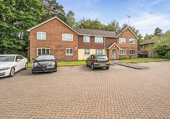 1 bedroom apartment for sale - Albert Road, Bagshot, GU19 - Property View 1