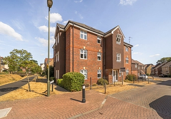 2 bedroom apartment for sale - Gomer Road, Bagshot, Surrey, GU19 - Property View 1