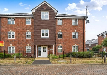 2 bedroom apartment to rent - Gomer Road, Bagshot, GU19 - Property View 1