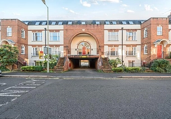 2 bedroom apartment for sale - Regents Court, Newbury, RG14 - Property View 1