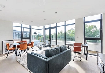 2 bedroom apartment for sale - Overbridge Square, Newbury, Berkshire, RG14 - Property View 1