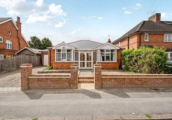 3 bedroom bungalow for sale - Craven Road, Newbury, RG14 - Property View 1