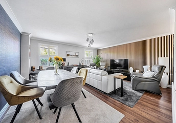 3 bedroom apartment for sale - Rockingham Gate, Rockingham Road Newbury, Berkshire, RG14 - Property View 1