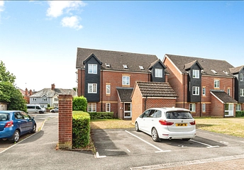 2 bedroom apartment to rent - Harbury Court, Newbury, RG14 - Property View 1