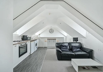 1 bedroom apartment for sale - Chancery House, Tolworth Close, Surbiton, KT6 - Property View 1