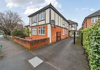 2 bedroom maisonette for sale - Chobham Road, Ascot, SL5 - Property View 1