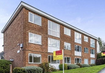 2 bedroom apartment to rent - Gladstone Court, White Hill, Chesham, HP5 - Property View 1
