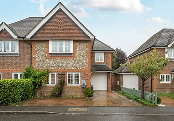 4 bedroom house to rent - Groves Way, Chesham, HP5 - Property View 1