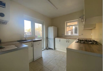 2 bedroom apartment to rent - Beechwood Gardens, Slough, SL1 - Property View 1