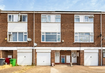 4 bedroom house to rent - Weekes Drive, Slough, Berkshire, SL1 - Property View 1