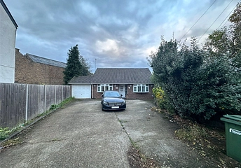 4 bedroom bungalow to rent - Langley Road, Slough, SL3 - Property View 1
