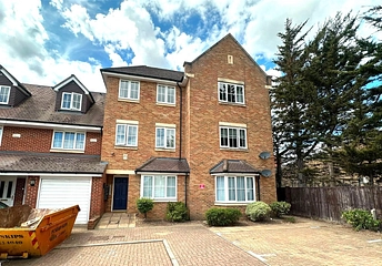 2 bedroom apartment to rent - Hayling Close, Slough, Berkshire, SL1 - Property View 1
