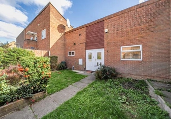2 bedroom bungalow for sale - Rochfords Gardens, Slough, SL2 - Property View 1
