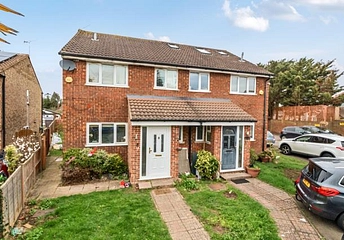 4 bedroom house for sale - Sandringham Court, Slough, SL1 - Property View 1