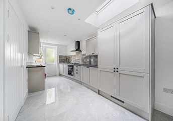 6 bedroom house to rent - Oak Gardens, Edgware, HA8 - Property View 1