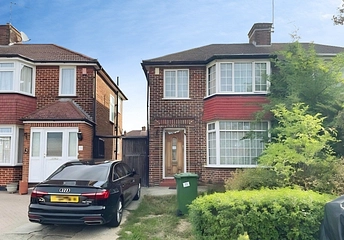 3 bedroom house to rent - Lamorna Grove, Stanmore, HA7 - Property View 1
