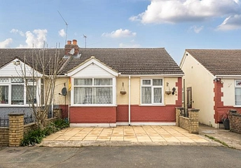 2 bedroom bungalow for sale - Green Lane, Sunbury-On-Thames, TW16 - Property View 1