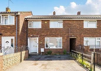 3 bedroom house for sale - Hengrove Crescent, Ashford, TW15 - Property View 1