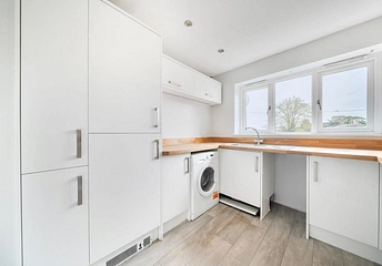 3 bedroom apartment to rent - High Street, Thatcham, RG19 - Property View 1