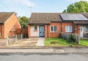 1 bedroom bungalow for sale - Brookside Estate, Chalgrove, Oxford, Oxfordshire, OX44 - Property View 1