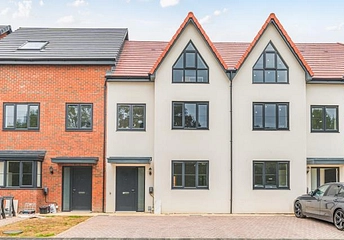3 bedroom house to rent - Osbourne Gardens, Eighth Avenue, Aylesbury, HP21 - Property View 1