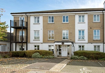 2 bedroom apartment to rent - Katherine Court, Tudor Way, Woking, GU21 - Property View 1